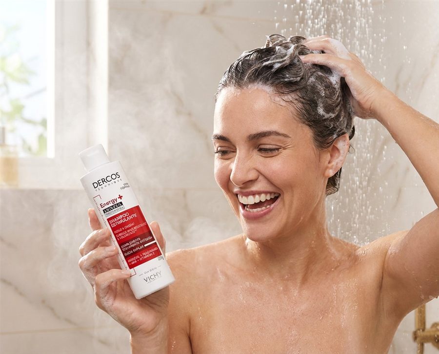 Cuidados com cabelo usando Shampoo Dercos e tônicos capilares